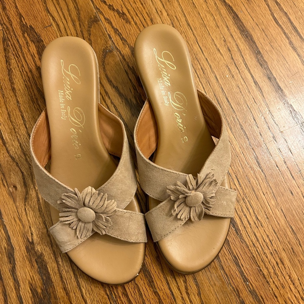 Luisa D’Orio Tan Suede Flower Sandals
